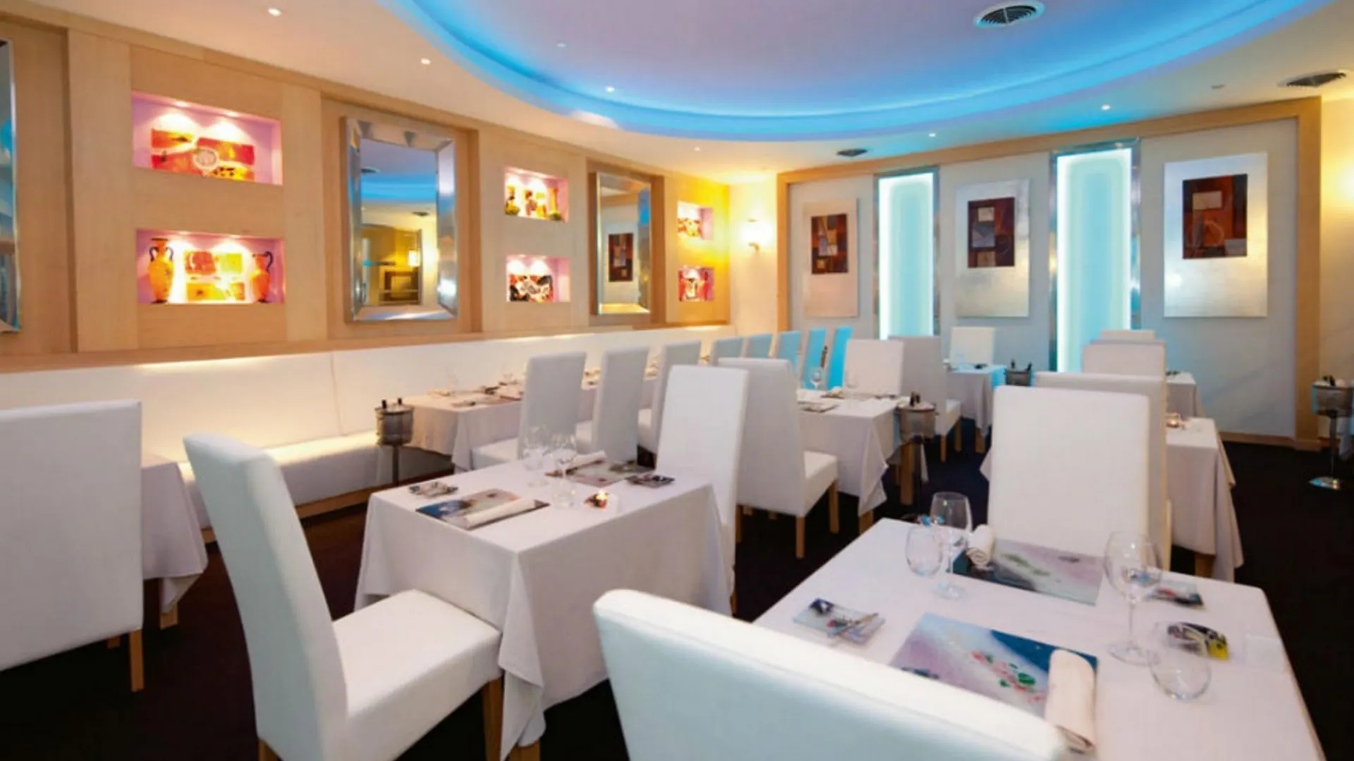 Otel Riu Palace Paradise Island (Adults Only) Creek Village